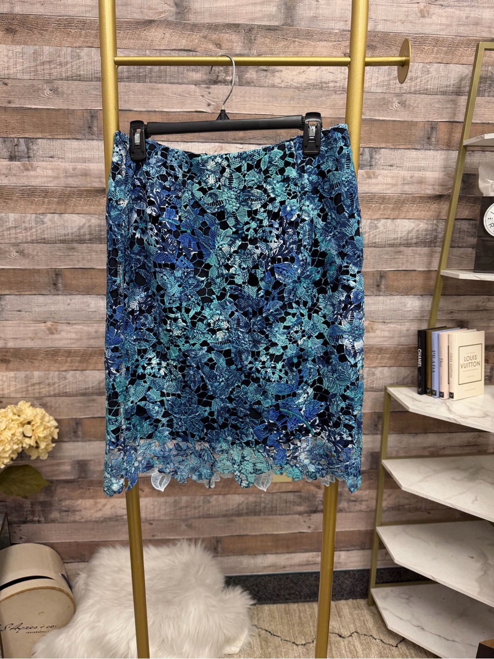Tahari blue floral lace skirt 6